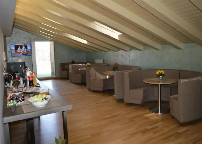 B&B Jolie Center